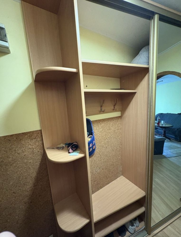 Продається передпокої шафа купе