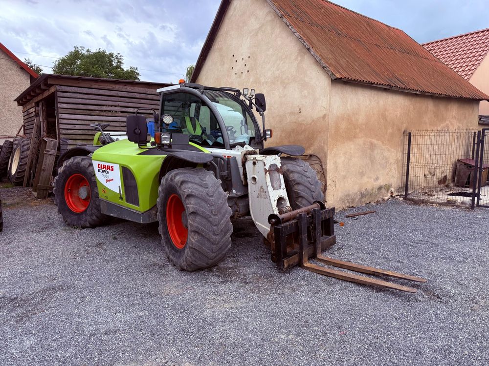 Claas Scorpion 7040