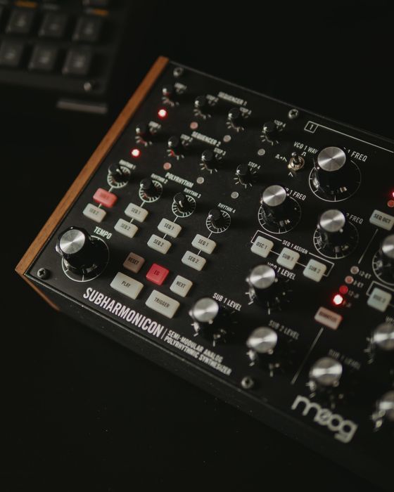 Синтезатор Moog Subharmonicon