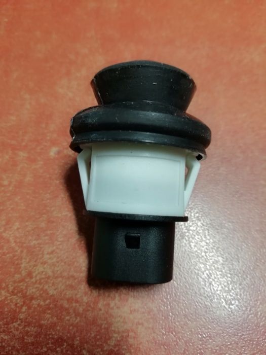 Концевик выключатель двери  VW Passat B3,B4,Golf3,T4, AUDI 80,AUDI 100