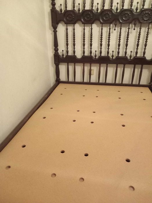 Cama de casal de castanho