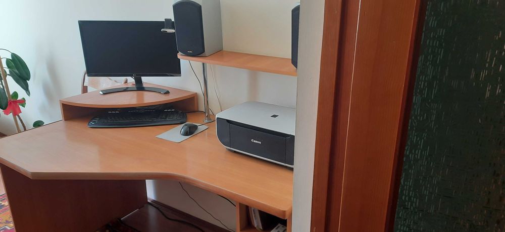 Комп"ютерний стіл