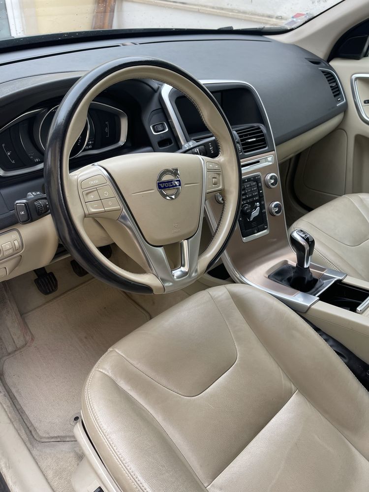 Volvo XC60 2017 D4 SUMMUM 2.0. Estofos pele bege