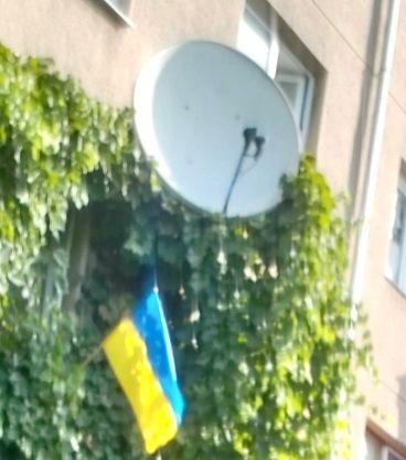 Супутникова велика антена діаметр 110 см.