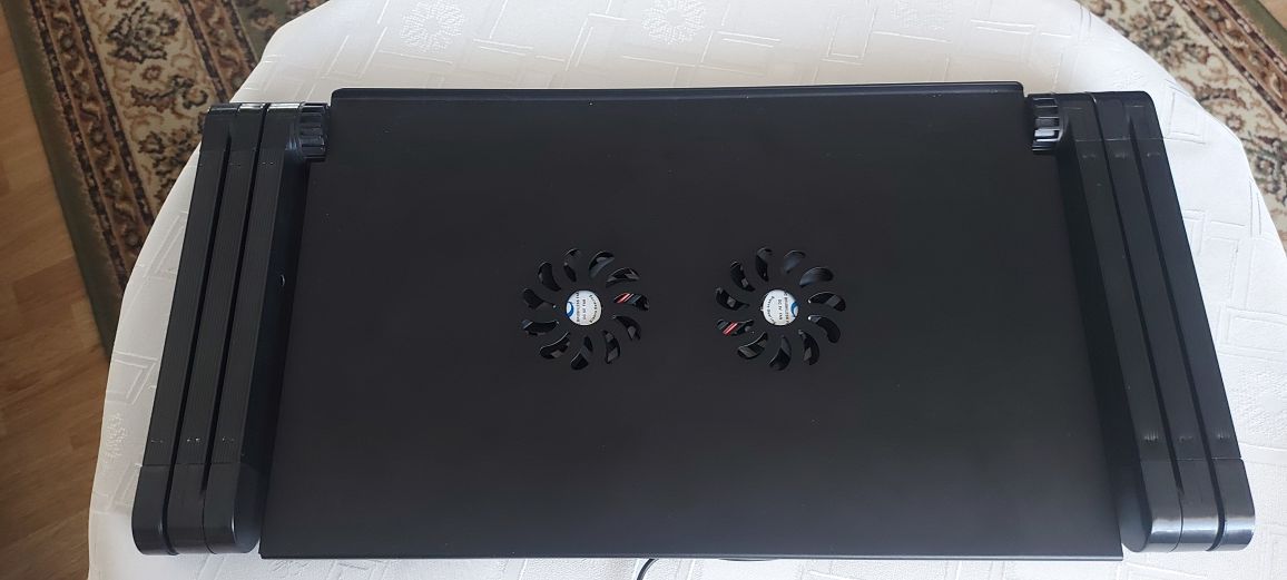 biurko aluminiowe regulowane na laptopa z wentylatorem