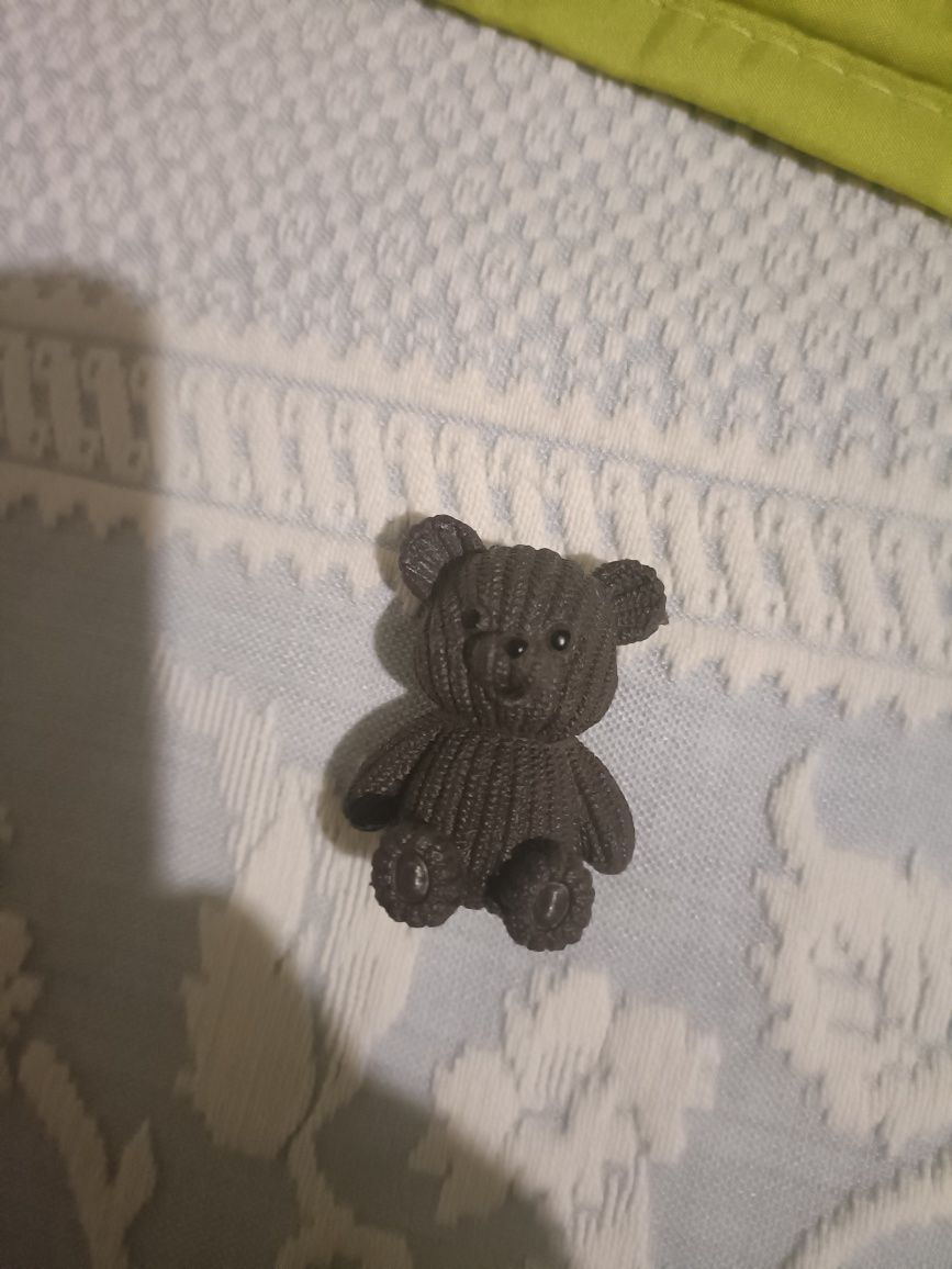 Urso de borracha cor preto ( Portes grátis)