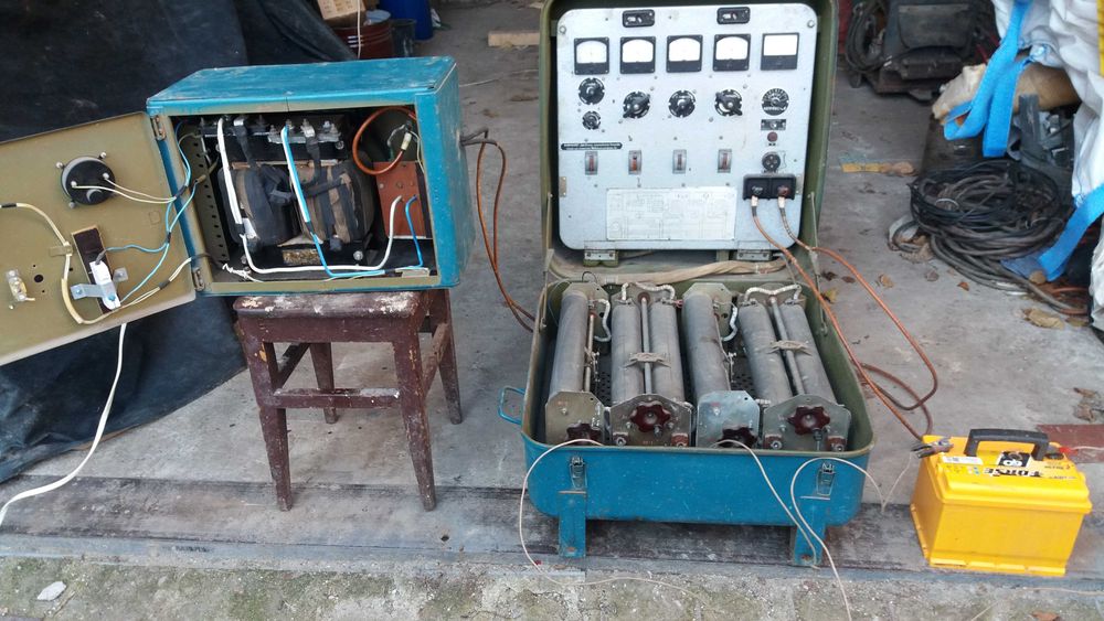 Зарядное устройство на 4  АККУМУЛЯТОРА.