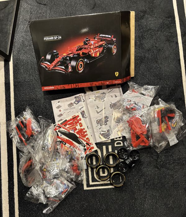 LEGO Technic Czerwone Ferrari SF-24 F1