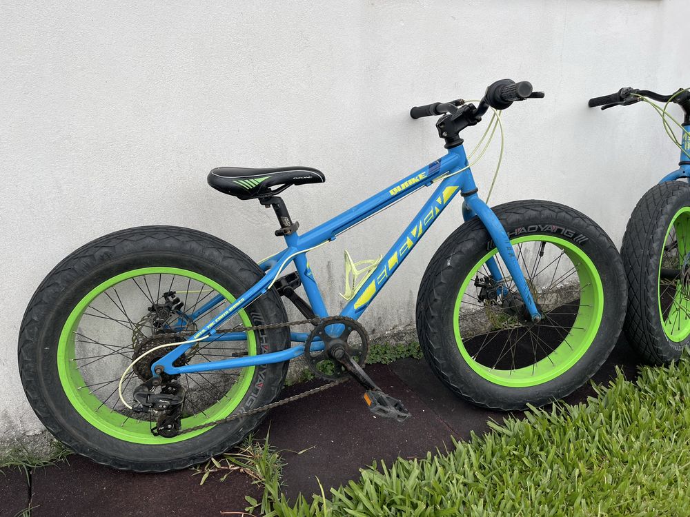 Fat bike , par ( gemeos )