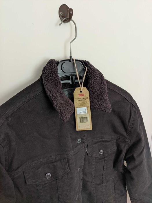 Casaco Levis preto com pêlo xs