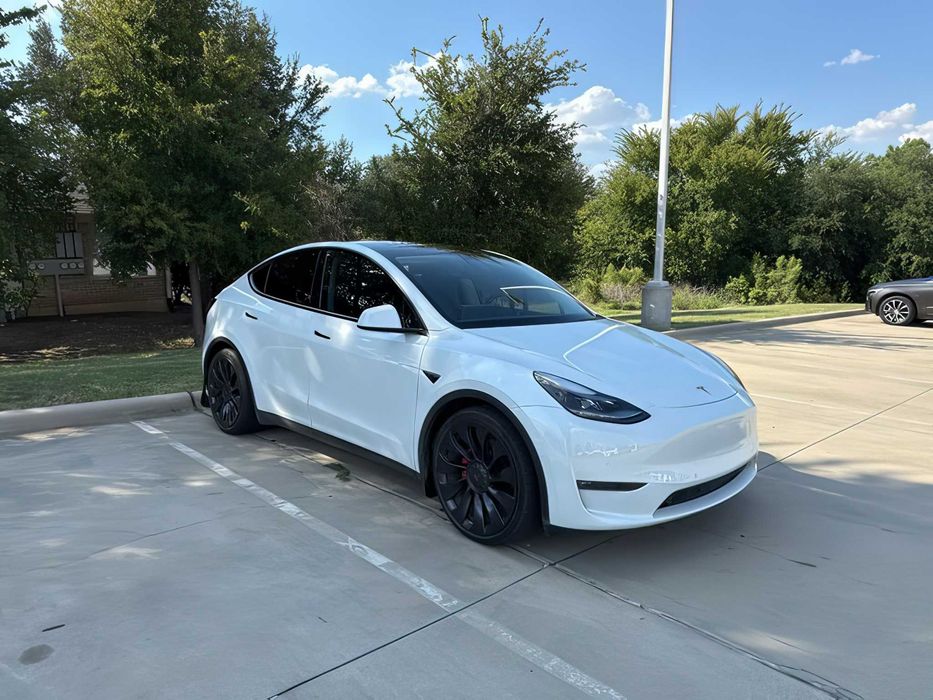Tesla Model Y      2022