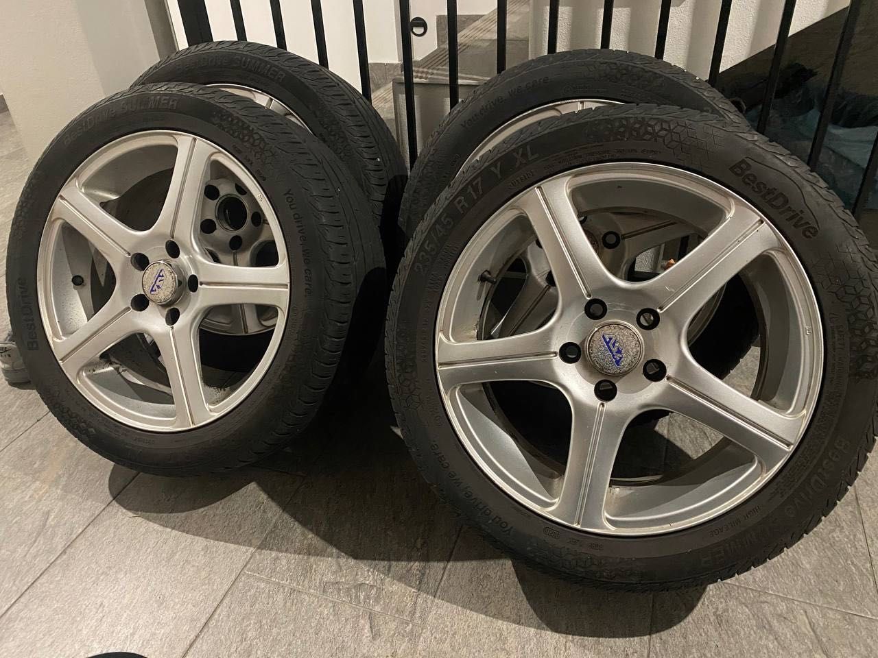 Felgi 17 , Alu Felgi 17 z letnimi oponami 235/45 R17