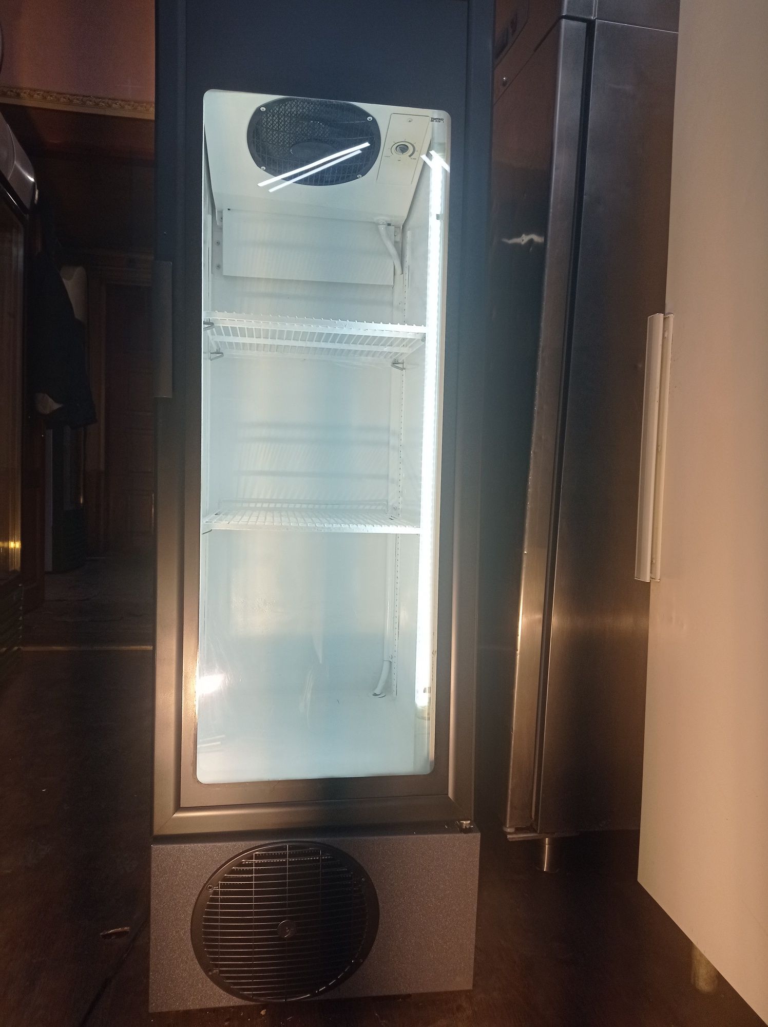 Холодильник Фригогласс узкий 160 см