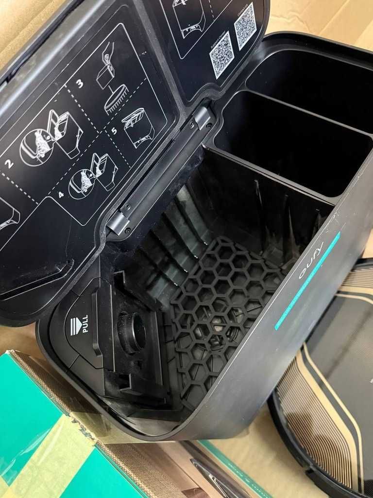 Robot sprzątający Eufy G40 Hybrid+ czarny.