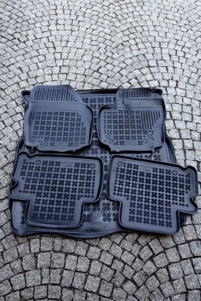 Zestaw dywaników gumowych mata bagażnika Ford S max
