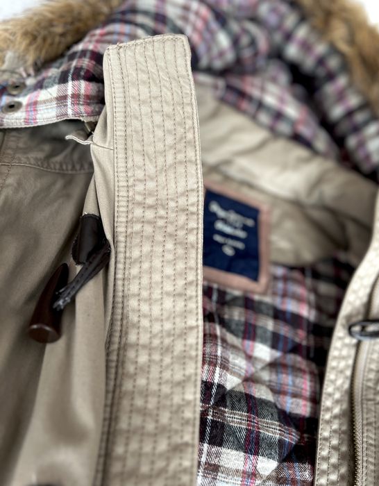 Beżowa kurtka ocieplana z Pepe Jeans