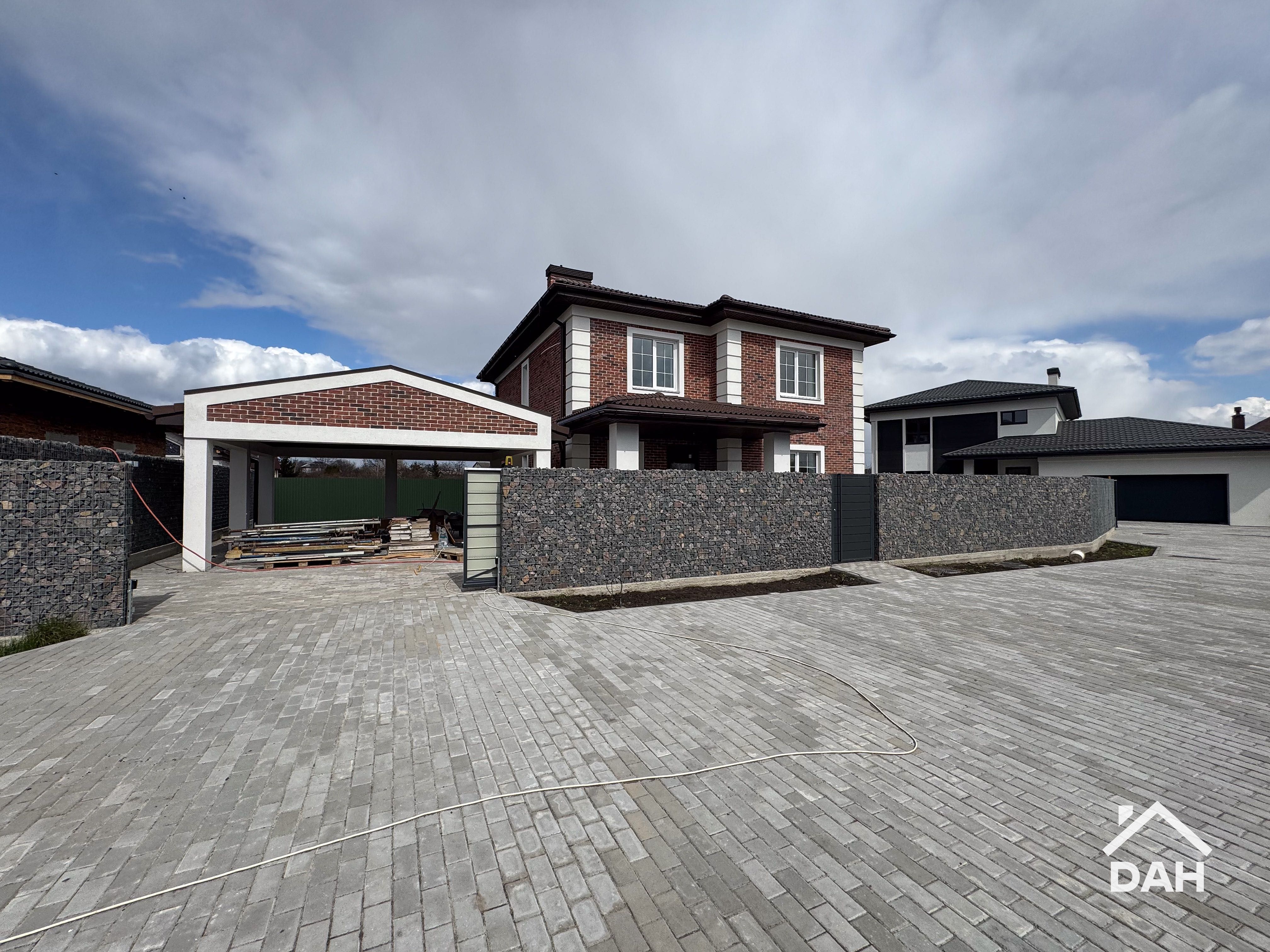 Будинок 170 м² з ремонтом та навісом під 2 авто, в с. Крюківщина, газ