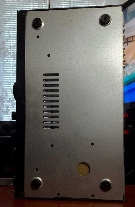 Denon PMA-280; Onkyo A-8420- стерео усилители.