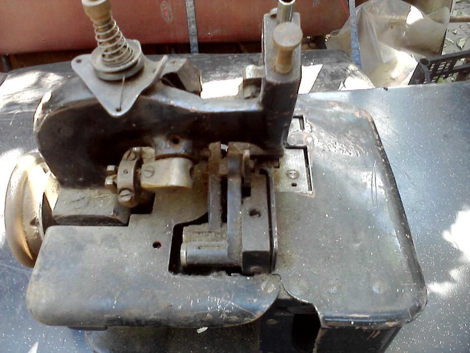 Продаю швейную машинку ЭМЗ Москва