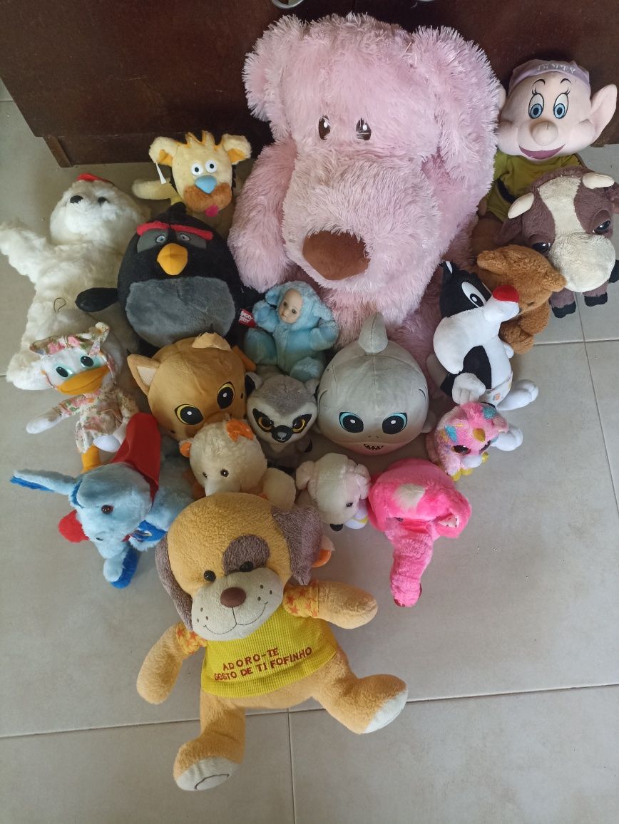Lote 2: Muitos peluches