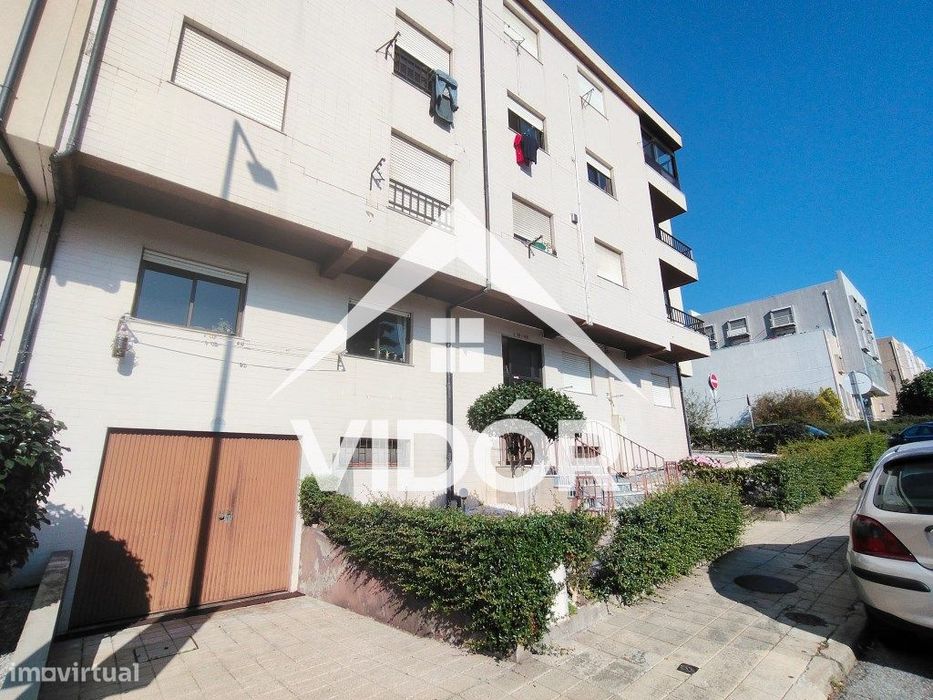 Lugar de garagem em Paredes