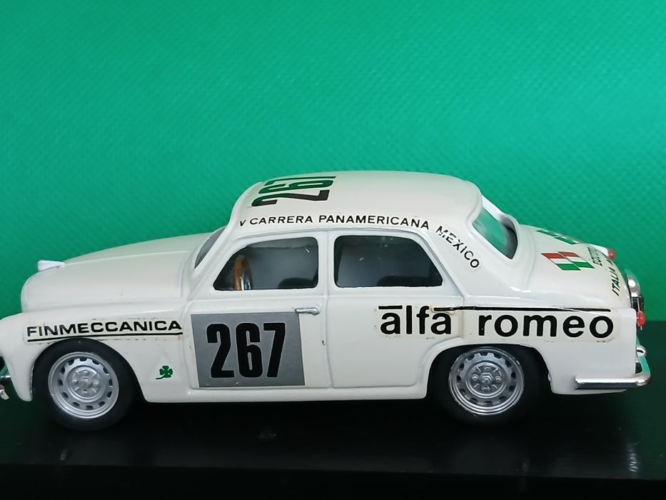 Miniaturas  1/43 Alfa Romeo  de Ralies  em muito bom estado 2 modelos