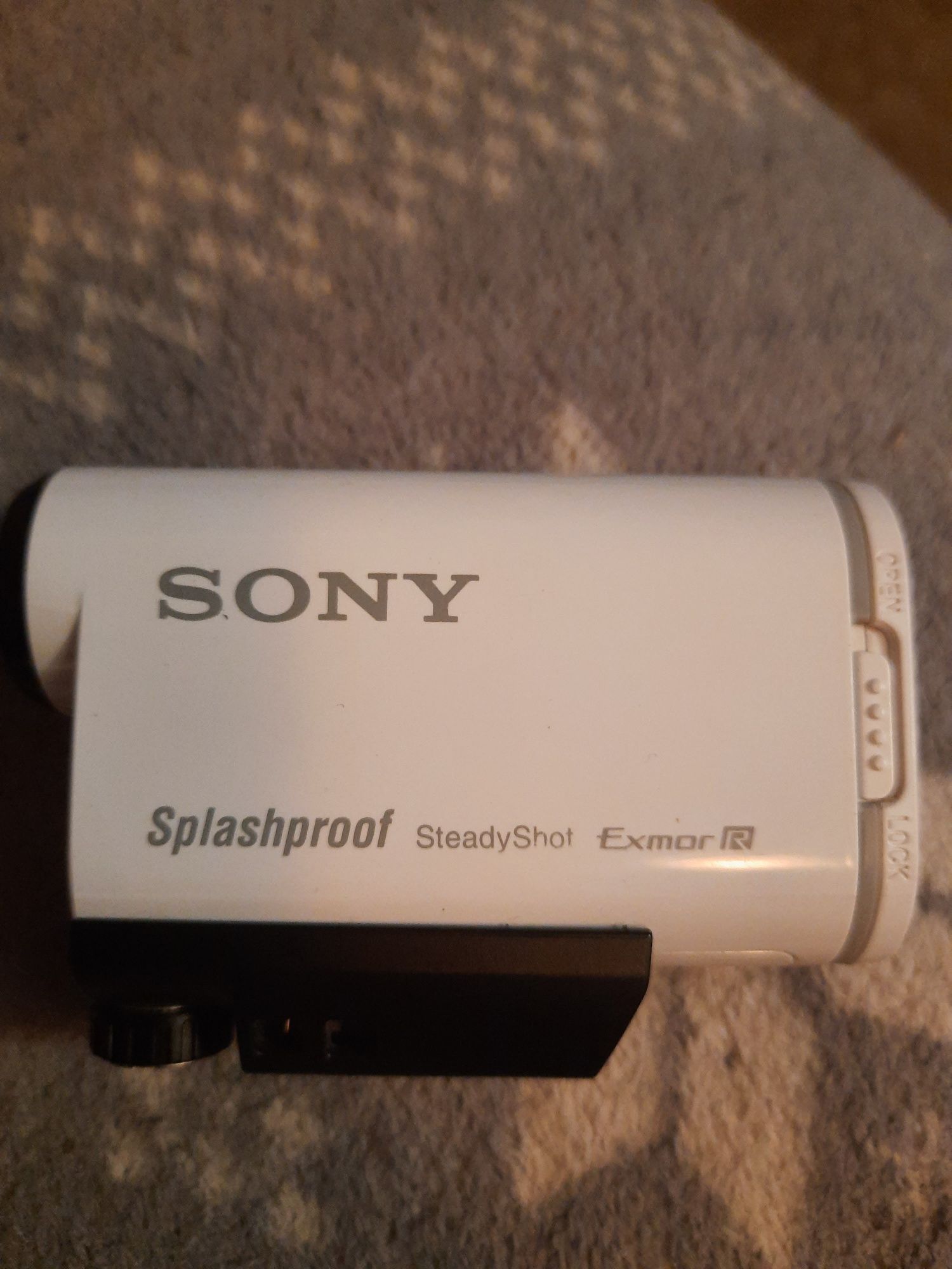 Sony as 200 z pilotem