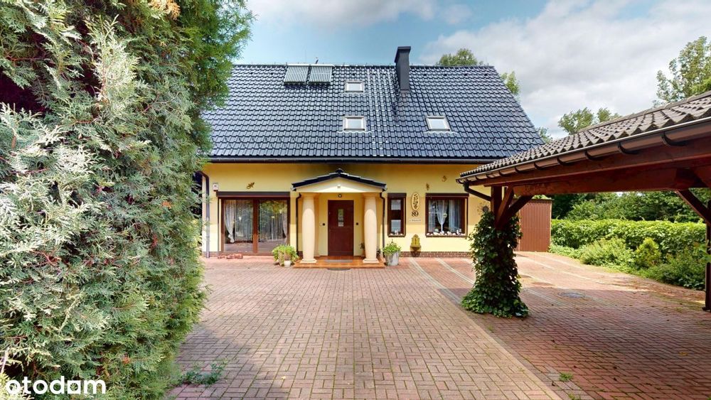 Klasyczny Dom Z Basenem Oraz Pięknym Ogrodem!