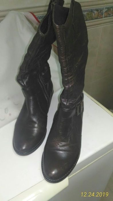 Botas de senhora em pele