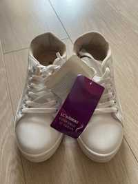 Кросівки кеди спортивне взуття біле 38 розміру