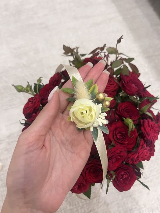 Продам бутоньєрки