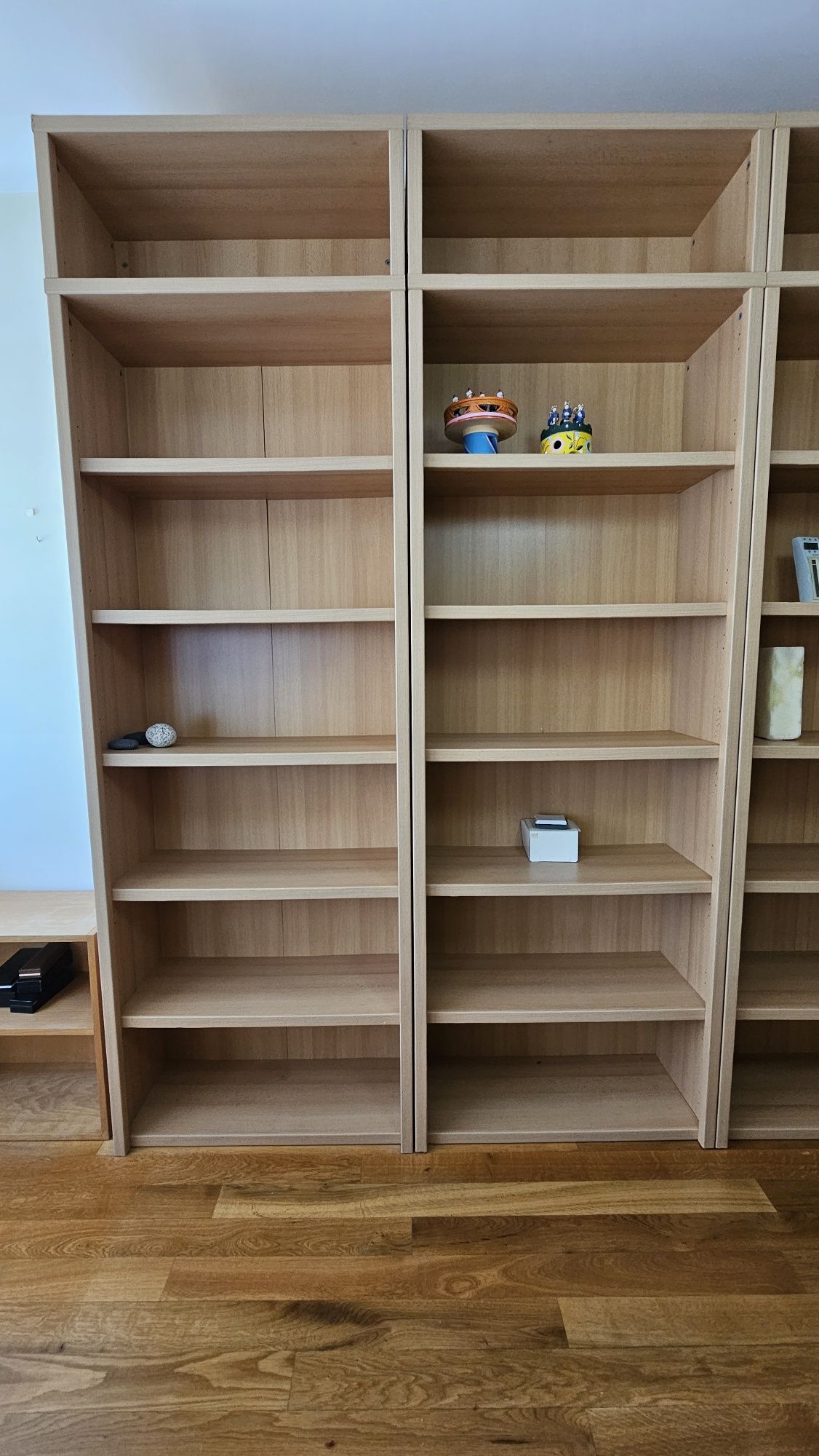 Estante modular de madeira