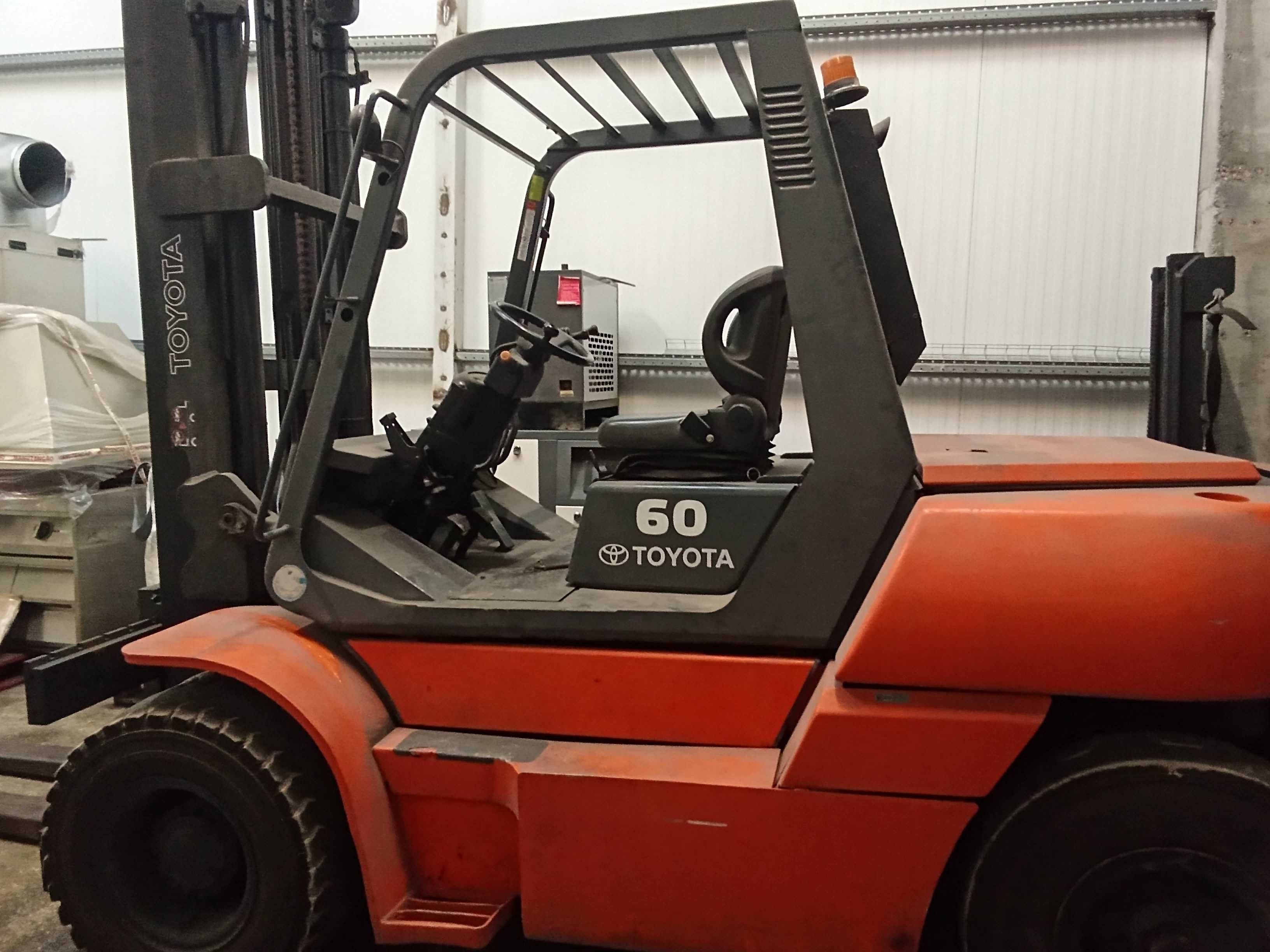 Empilhador TOYOTA 6 ton diesel ano 2005 TRIPLEX