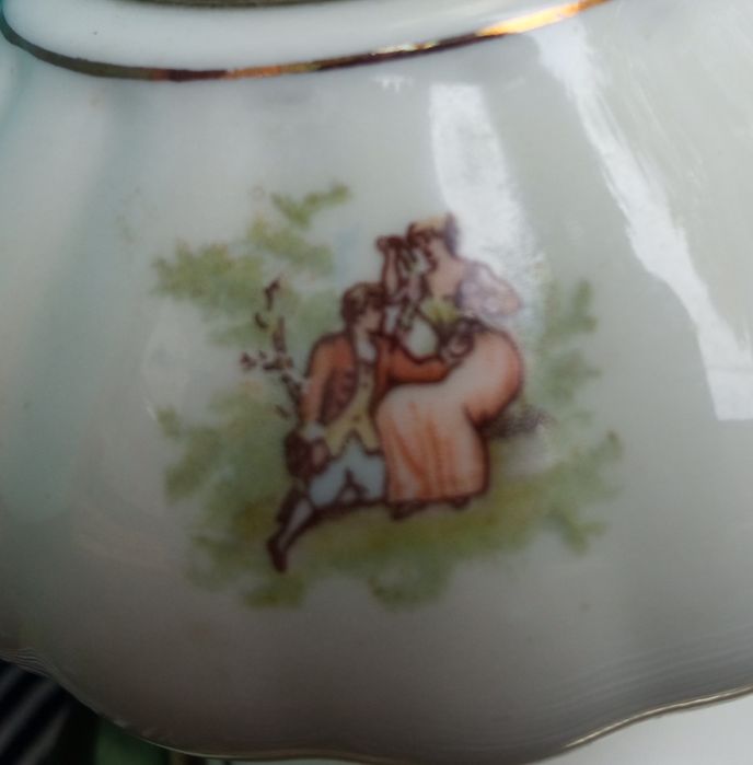 Lampka porcelanowa PRL- POLAM z motywem miłość wiedeńska.