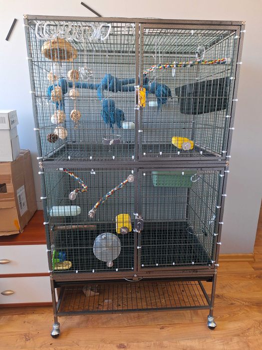 Klatka Yaheetech z podstawowym wyposażeniem