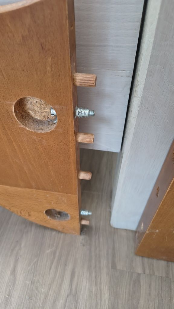 Ліжко добротне з масиву дерева