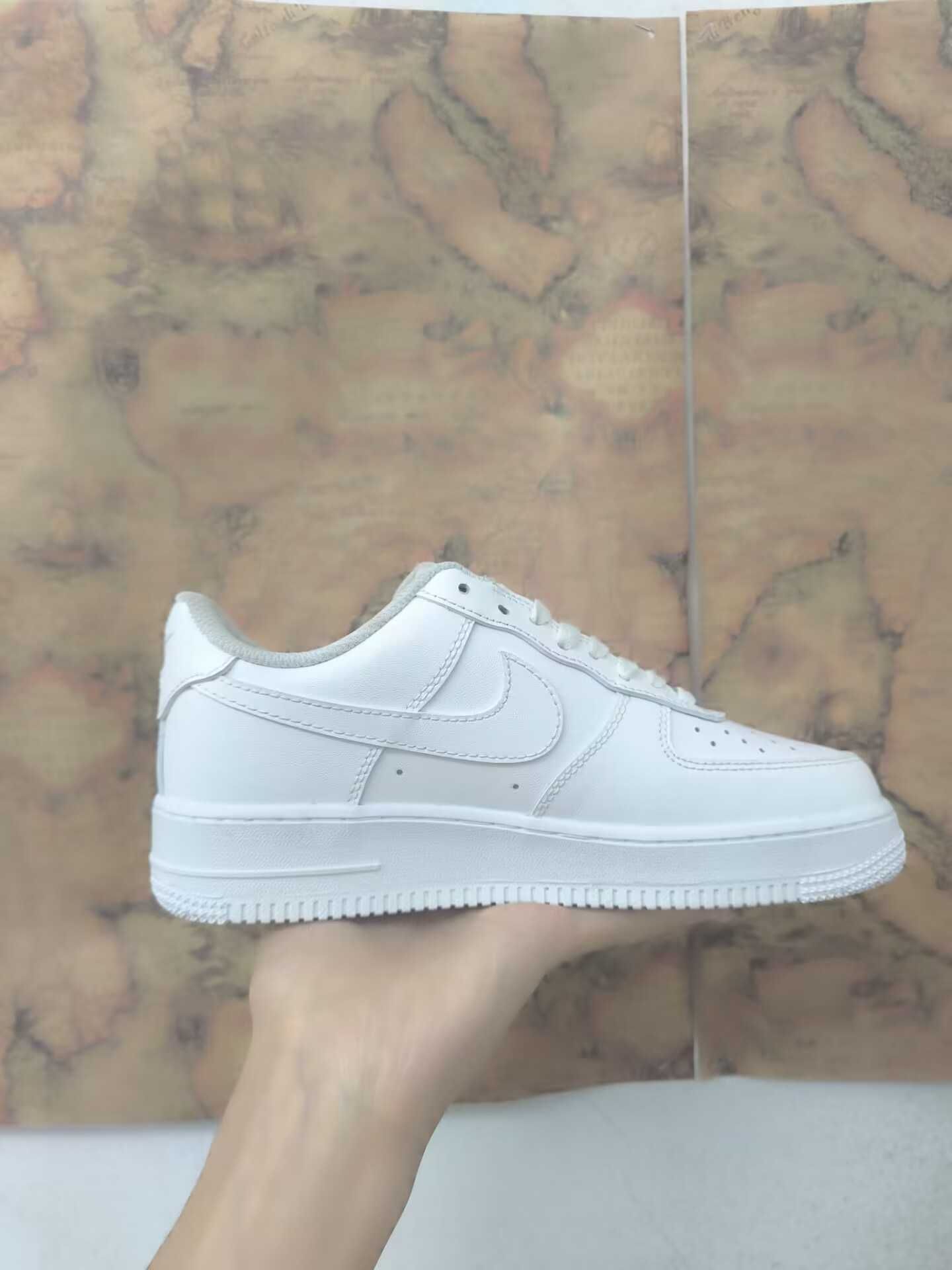 Białe Nike Air Force, rozmiar 39