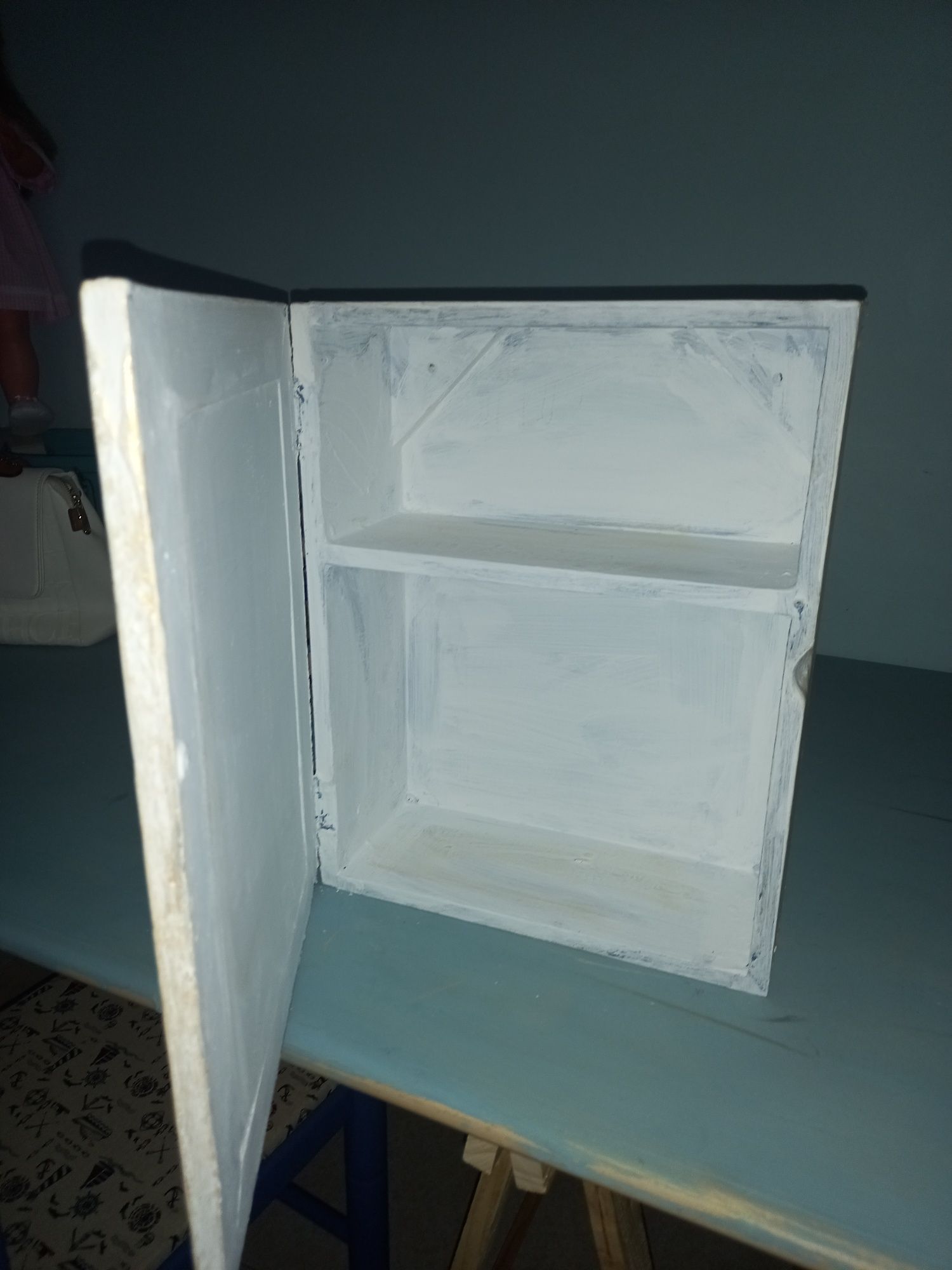 Móvel/caixa/expositor de parede,em madeira.
38 x29x12