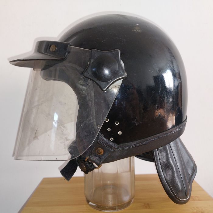 Kask ochronny "SEZAM" - spadochronowy wz.65 z elementami ZOMO PSP