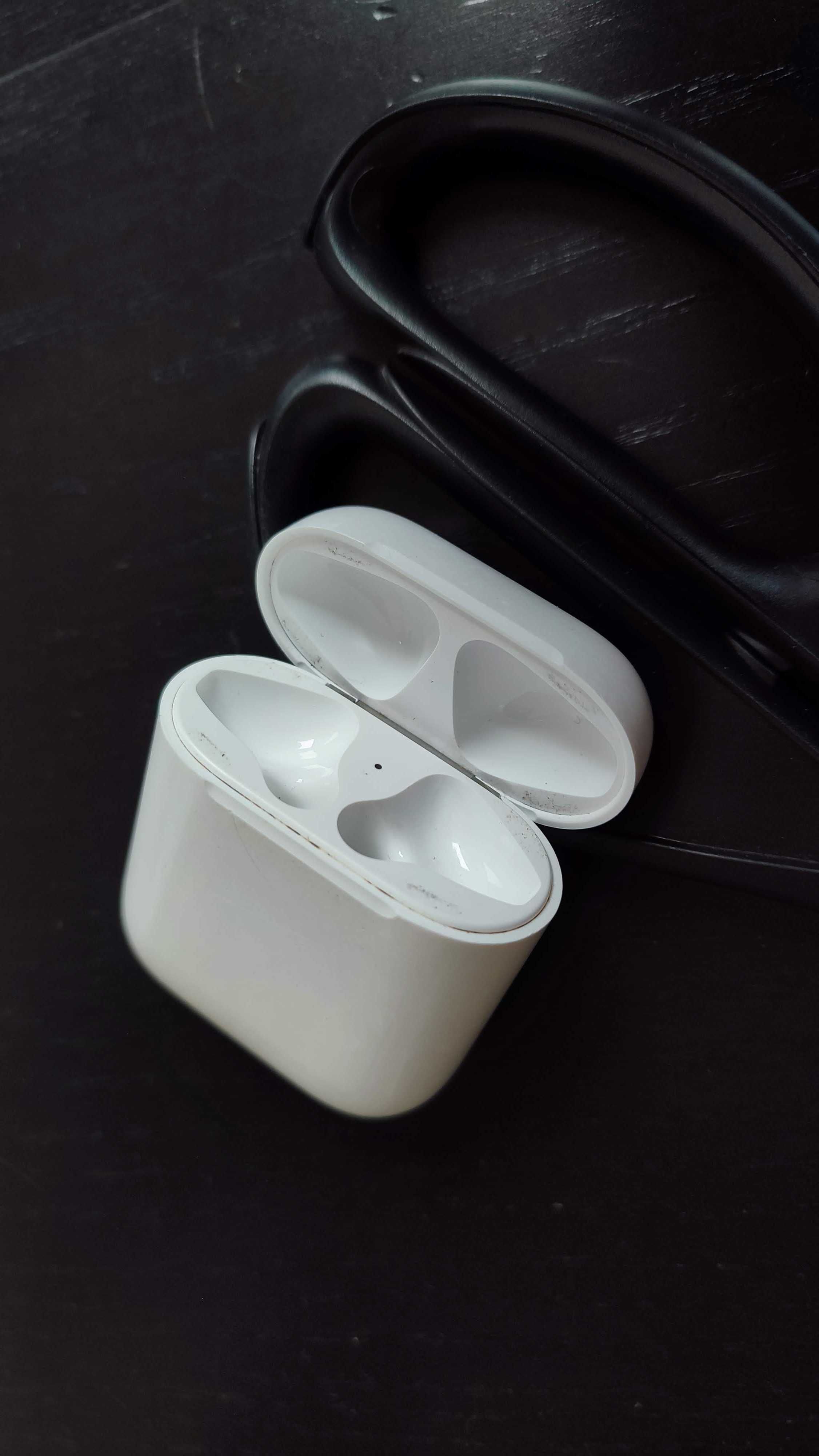 Etui ładujące Apple A1602 do AirPods EMC 2862 - ładowarka słuchawek