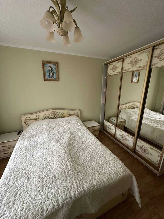 Продається 3-кімнатна квартира по вул. Івана-Павла ІІ, район каскад