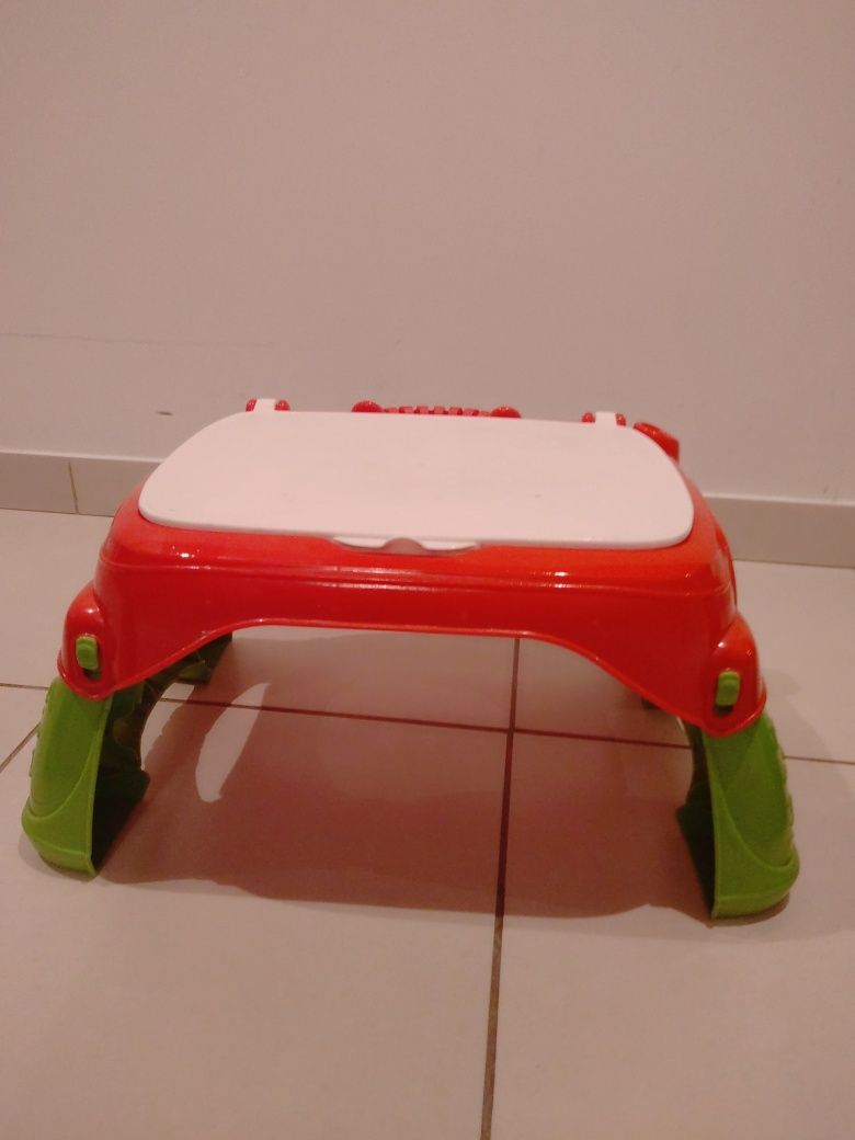 Mesa Chicco para trabalhos manuais e pintura