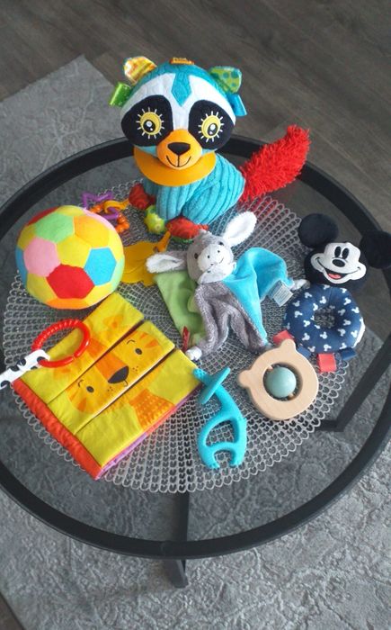 Zestaw zabawek niemowlęcych