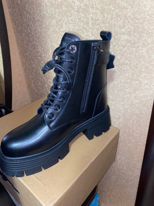 Зимове жіноче взуття