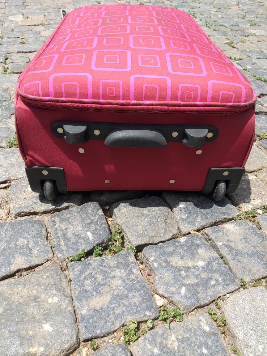 Mala de viagem como nova impecavel com 65×40×30cm .