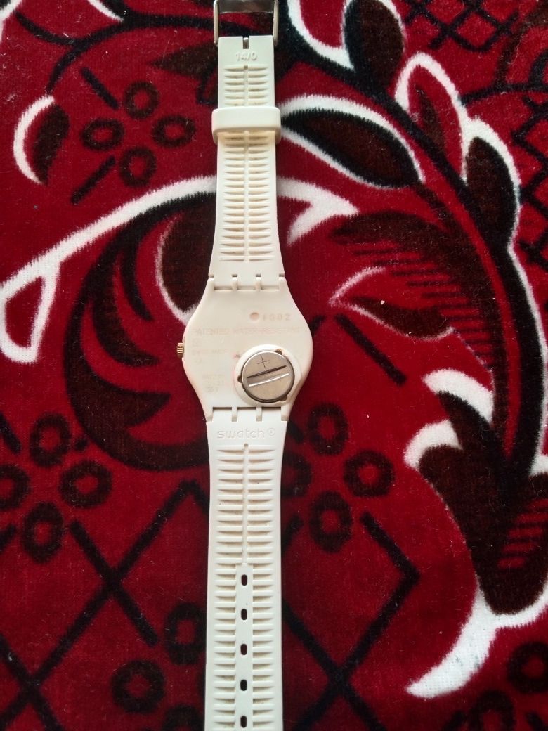 Часы швейцарские Swatch White Bishop GW 164