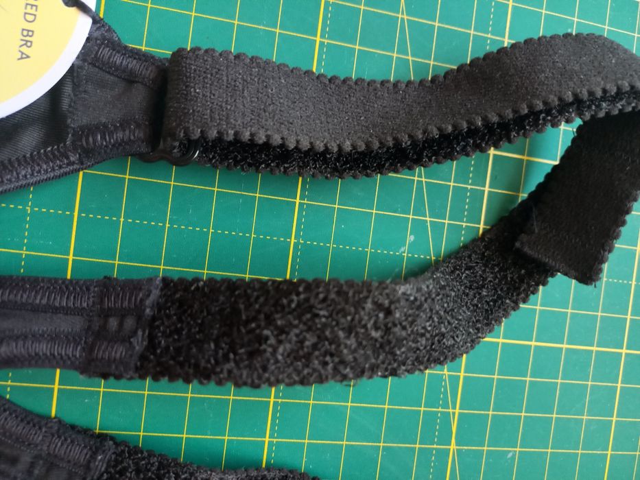 Бюст чорний TRIUMPH з застібкою попереду