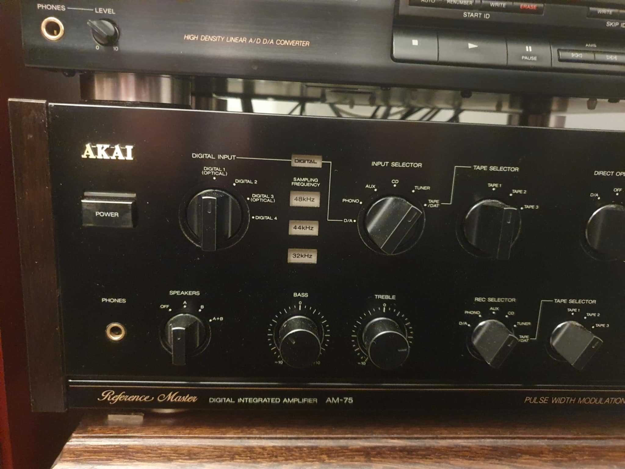 Topowy model wzmacniacza AKAI AM 75