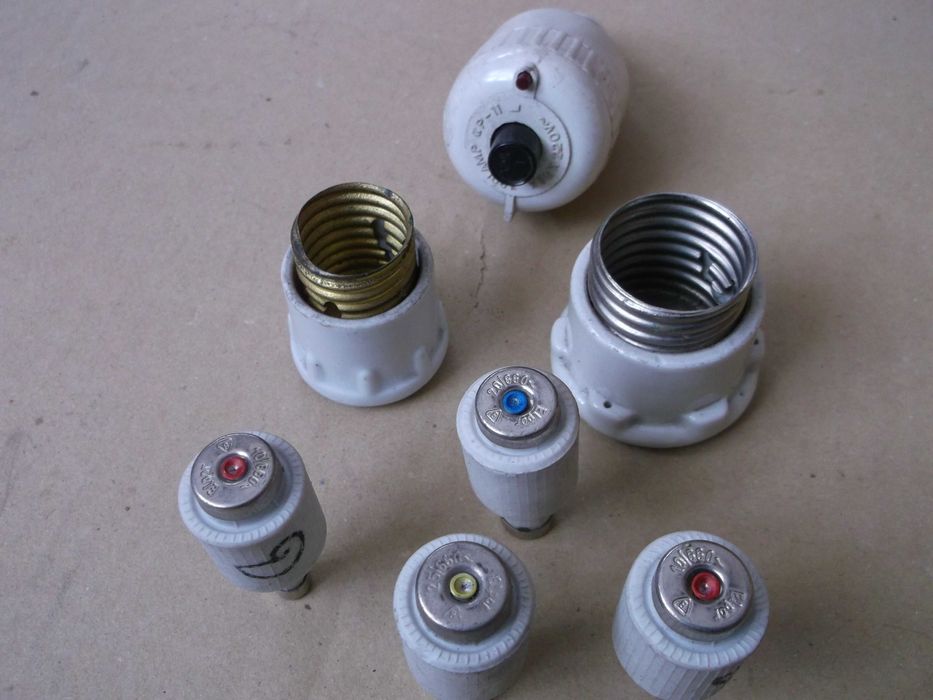 Wyłączniki oświetleniowe, skrzynka rozdzielcza, bezpieczniki topikowe