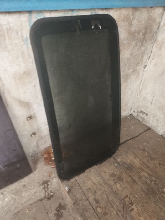 Продам стекло от люка форд Скорпио.